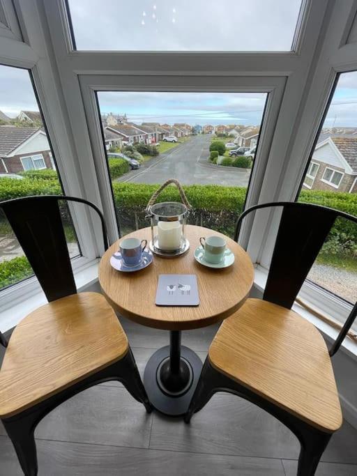 First Floor Apartment With Mountain Views Tywyn Kültér fotó