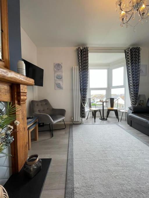 First Floor Apartment With Mountain Views Tywyn Kültér fotó